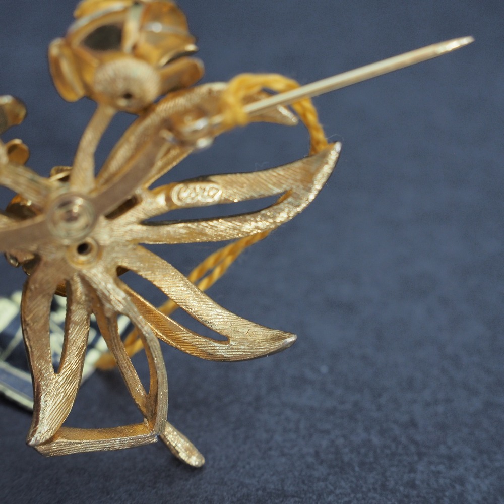 Coro Rose Brooch Pin Gold Tone Pearl Flower Bouquet Ribbon Bow Textured Vintage - Picture 2 of 13